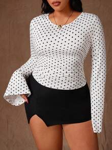 Rustia 大码女式复古浪漫花卉波点印花荷叶边下摆休闲T恤，套头衫，长袖T恤，常规款T恤，喇叭袖T恤，适合办公室、日常穿着、返校季、春季、夏季穿着 - 彩色 - 查看 4