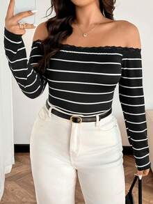 Calvaya Camiseta Ajustada com Ombros à Mostra, Renda Contrastante e Listras, Casual, Plus Size, Outono - Multicolorido - Visão 1