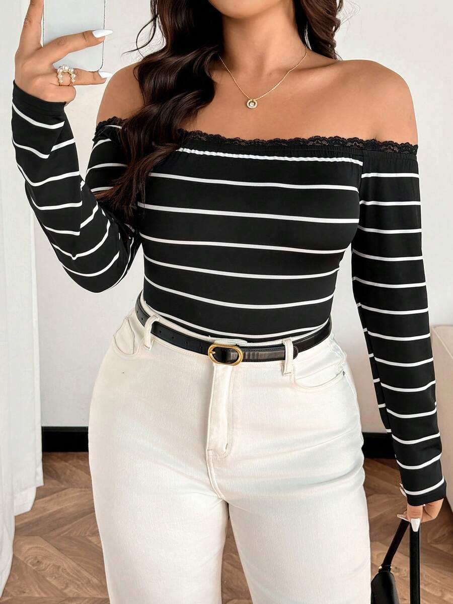 Calvaya Camiseta Ajustada com Ombros à Mostra, Renda Contrastante e Listras, Casual, Plus Size, Outono - Multicolorido - Visão 1
