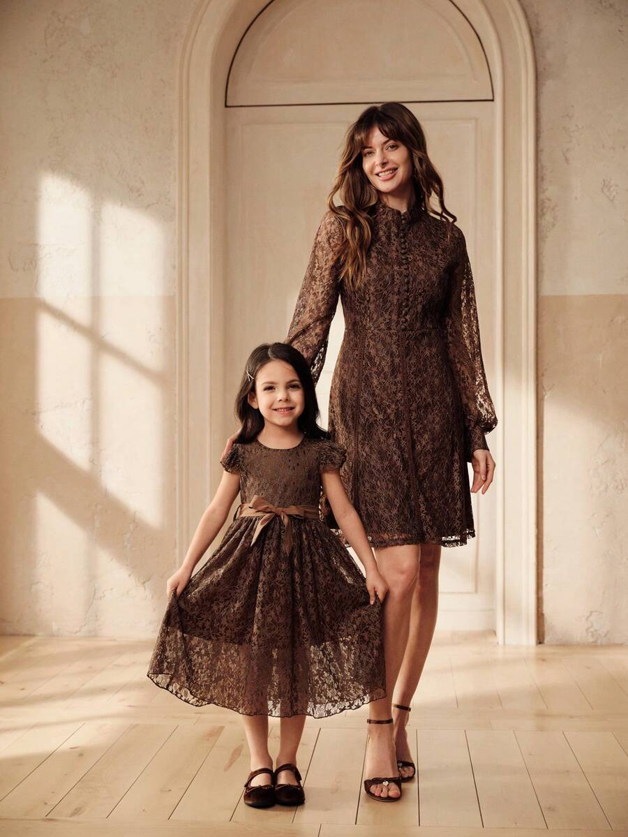 SHEIN 3D立体花朵A字蝴蝶结可爱女童（幼儿）连衣裙，亲子装 - 咖啡 - 查看 1