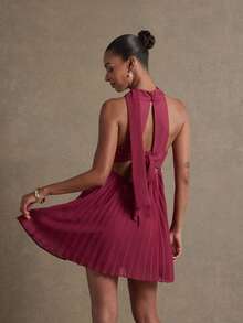 L'Amorae Damska sukienka mini z plisowanym dołem i jednolitym kolorem, z modnym dekoltem halter - Burgund - Zobacz 2