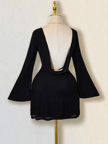 SHEIN ICON Đầm dạ hội ngắn màu đỏ gợi cảm dành cho nữ mùa thu, kiểu dáng xếp ly, tay chuông, hở lưng, cổ tròn, thời trang và thanh lịch. - màu đen - Xem 1