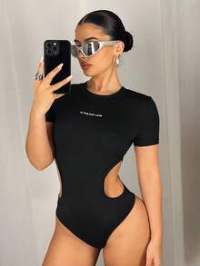 SHEIN PETITE CURVE 大码女士性感极简标语印花镂空腰部修身连体衣，适合日常通勤和夏季穿着 - 黑色 - 查看 4