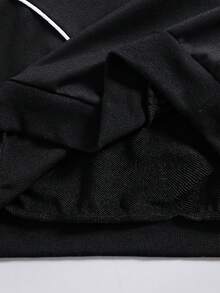 Coolqubz 2 件套青少年男童休闲街头连帽卫衣，带有装饰图案设计，白色条纹点缀突出服装结构，上下套装相配，适合秋冬装，可单独穿着，搭配白色休闲鞋 - 黑色 - 查看 8
