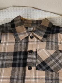 SHEIN Playful Pals 男童卡其色和棕色休闲图案衬衫上衣搭配直筒裤，配有实用口袋，适合外出、居家休闲和社交聚会。 - 彩色 - 查看 5