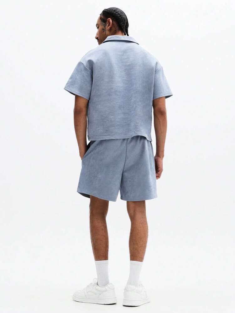 Set coordinato in polo scamosciata con pantaloncini abbinati