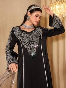 Layrah Elegant & Luxurious Black Beaded & Rhinestone Sweetheart Neck Flare Sleeve Dress, Spring/Summer