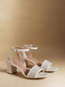 Rosivie Giày sandal nữ đế dày vừa phải, mũi vuông, kiểu dáng thường ngày thoải mái, chất liệu vải dệt và da PU, thiết kế quai phối hai tông màu, phù hợp cho mặc hàng ngày, dự tiệc, phong cách boho, miền Tây, lễ hội âm nhạc. - trắng - Xem 3