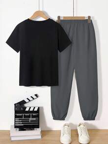 SHEIN Mirajuku 2件套/套 男童印花黑色短袖T恤和米色工装裤休闲套装，春夏款 - 灰色 - 查看 2
