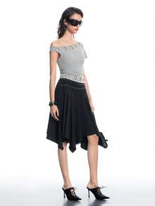 Airlisse Tricou gri tricotat pentru femei, guler asimetric, mânecă scurtă, cu inele de fixare, lungime regulată, stil casual, top de vară, topuri Y2k, topuri de petrecere, topuri gri pentru femei, top cu detalii de fixare, top ajustat pentru femei, top cu umăr dezbrăcat, top la modă pentru femei - Gri - Vizualizare 4