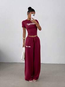 SHEIN EZwear 女士标语印花圆领短袖修身T恤搭配抽绳阔腿裤休闲两件套，适合情人节约会、新年派对和日常穿着。 - 酒紅色 - 查看 4