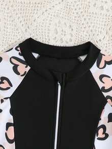 SHEIN 2件套 女童可爱豹纹爱心图案长袖连体泳衣 儿童防晒衣 2件套 女童长袖泳衣 儿童长袖泳装 女童泳衣 长袖防晒衣 两件套 儿童泳衣 泳装套装 3件套 女童长袖泳衣 长袖和短裤拉链套装 女童长袖泳衣套装 儿童防晒衣 2件套 女童黑色豹纹泳衣套装 泳衣长袖和短裤拉链套装 青少年儿童两件套 女童猎豹套装 女童豹纹套装 - 藍色 - 查看 3