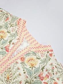 SHEIN Franclia Retro Floral Decor V-Neck Women Beach Holiday Blouse Boho Blouses Boho Summer Tops Boho Shirts Women Bohemian Tops Women's Boho Clothing Floral Blouse Short Sleeve Blouse Blouse Summer Ditsy Floral Top Spring Blouse Easter Blouse Daily Work Set Beach Outfits For Women Elegant Women's Blouses Tops For Going Out Holiday Outfits For Women Casual Blouses For Women - Multicolor - View 4