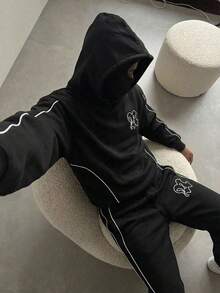 Coolqubz 2 件套青少年男童休闲街头连帽卫衣，带有装饰图案设计，白色条纹点缀突出服装结构，上下套装相配，适合秋冬装，可单独穿着，搭配白色休闲鞋 - 黑色 - 查看 3