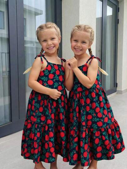 SHEIN Elladie kids 年轻女孩印花优雅时尚舒适蝴蝶装饰吊带中长连衣裙