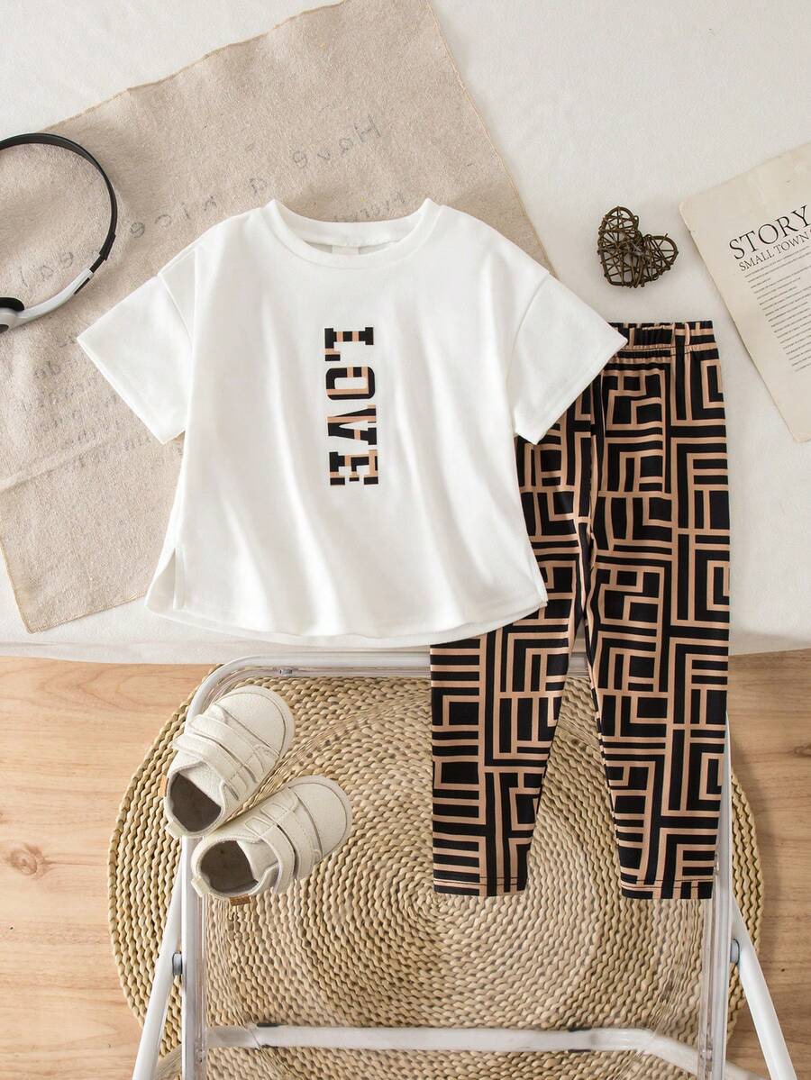 SHEIN 2 pezzi Completo casual e carino per bambina, semplice e adorabile, composto da maglietta bianca a maniche corte e jeans skinny con scritta, adatto per feste di compleanno, serate, spettacoli, matrimoni, battesimi, cerimonie di apertura, uso quotidiano, scuola, uscite e stagioni primavera/estate. - Bianco - Visualizzare 1