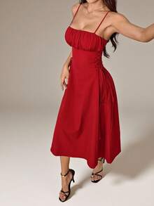 SHEIN PETITE 红色约会之夜长裙，胸部褶皱系带侧边吊带裙 - 紅色 - 查看 1