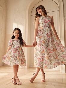 SHEIN Vestido de niña (niña pequeña) con estampado floral 3D, conjunto a juego para toda la familia - Multicolor - Ver 3