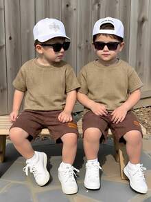 男童运动休闲短袖T恤短裤套装，适合通勤、上学、日常休闲、旅行、运动、节日聚会等场合，春、夏、秋、冬皆宜。 - 彩色 - 查看 7