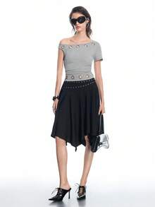 Airlisse Tricou gri tricotat pentru femei, guler asimetric, mânecă scurtă, cu inele de fixare, lungime regulată, stil casual, top de vară, topuri Y2k, topuri de petrecere, topuri gri pentru femei, top cu detalii de fixare, top ajustat pentru femei, top cu umăr dezbrăcat, top la modă pentru femei - Gri - Vizualizare 3