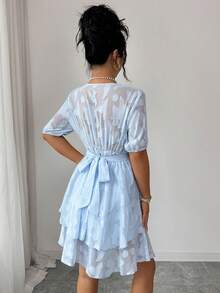 SHEIN Elenzya 女士优雅镂空V领系带腰身层叠下摆泡泡袖迷你连衣裙，春夏款 - 藍色 - 查看 2