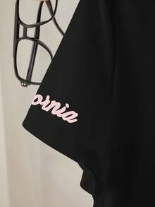 Noixe Camiseta de manga corta con estampado de flores y letras numéricas, de estilo casual y elegante para el uso diario en verano - Negro - Ver 5