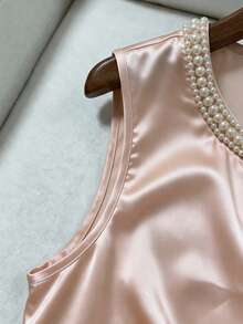 Franclia 女士圆领纯色杏色领口人造珍珠装饰前开衩无袖缎面衬衫，适合约会、日常穿着、派对、夏季、休闲、简约、迷人等场合，夏季上衣 - 杏色 - 查看 3