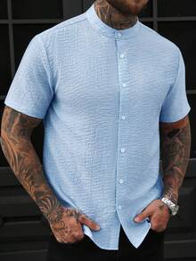 Manfinity CasualCool 男士立领短袖衬衫，浅蓝色纹理休闲轻薄中国风上衣 - 淺藍色 - 查看 4