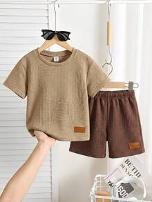 男童运动休闲短袖T恤短裤套装，适合通勤、上学、日常休闲、旅行、运动、节日聚会等场合，春、夏、秋、冬皆宜。 - 彩色 - 查看 3