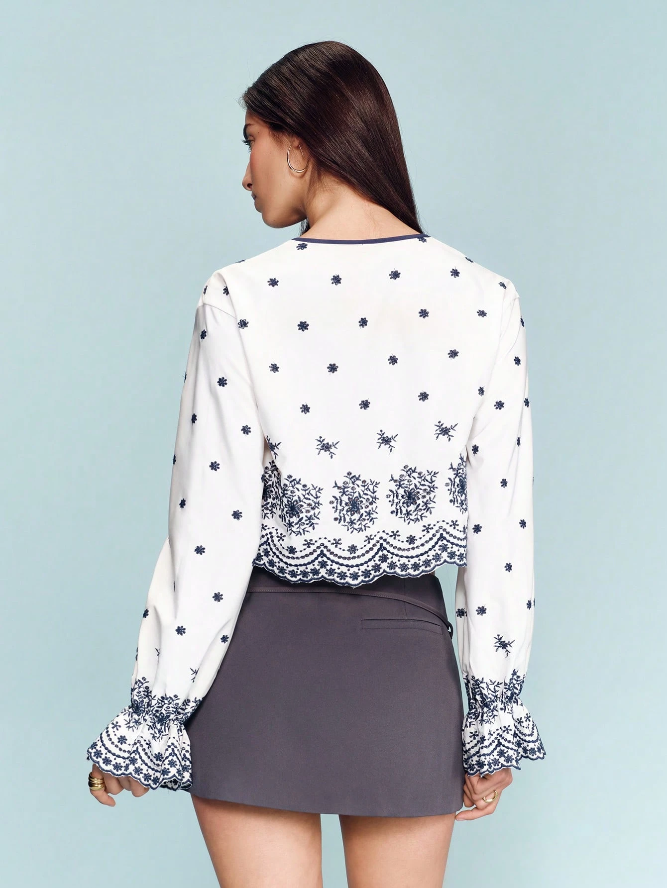 Blusa Branca com Amarração na Frente e Bordado Floral, Caimento Solto, Estilo Boho, Francês, Primavera Verão, Estilo Parisiense