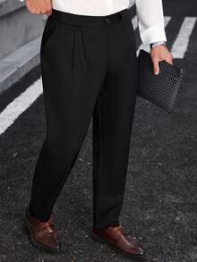 Manfinity Bizformal 男士休闲裤，百搭商务休闲裤，男士户外裤。修身剪裁，时尚百搭，经典廓形，轻松驾驭各种休闲场合，无论是户外活动还是机场出行，都能完美展现您的时尚品味。适合作为送给丈夫、男友等的礼物。 - 黑色 - 查看 6