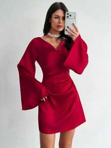 Firerie V领喇叭袖褶皱腰身连衣裙，红色女装，秋冬春季新款简约优雅日常通勤连衣裙，红色缎面褶皱领喇叭袖3D立体花卉装饰缎面女装，优雅别致，情人节约会，新年，外出，婚礼宾客连衣裙 - 紅色 - 查看 7