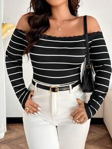 Calvaya Camiseta Ajustada com Ombros à Mostra, Renda Contrastante e Listras, Casual, Plus Size, Outono - Multicolorido - Visão 3