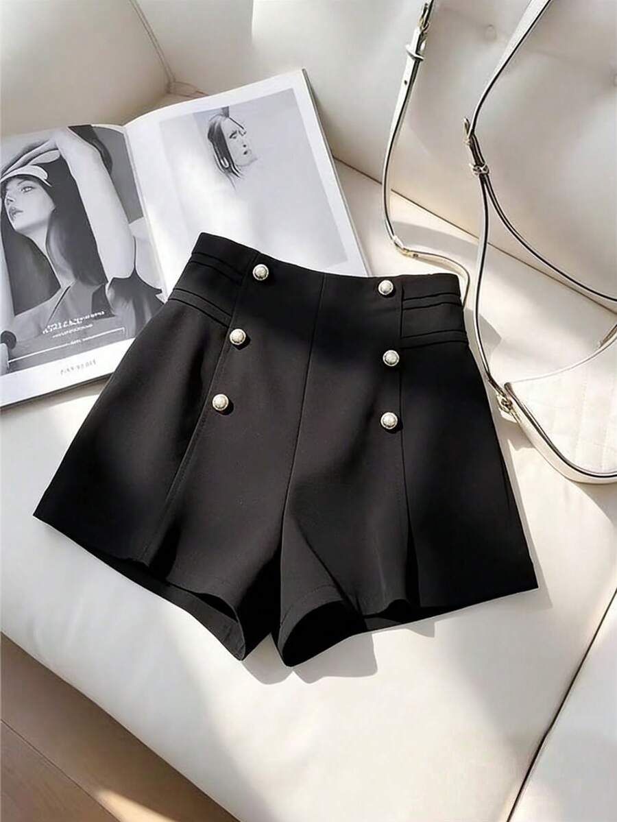 GlowEve CURVE Pantalones cortos casuales con decoración de botones para mujer de talla grande para ir al trabajo - Negro - Ver 1