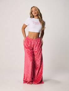 MISSGUIDED Conjunto de pijama de dos piezas para mujer con estampado de corazón, top corto y pantalones palazzo de pierna ancha para el Día de San Valentín - Multicolor - Ver 1