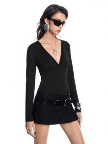 Airlisse 弹力针织纯色修身深V领长袖蕾丝边饰褶皱胸腰荷叶边下摆优雅性感浪漫百搭休闲时尚T恤，适合春夏秋季穿着，黑色性感夜店Y2K风格上衣 - 黑色 - 查看 4