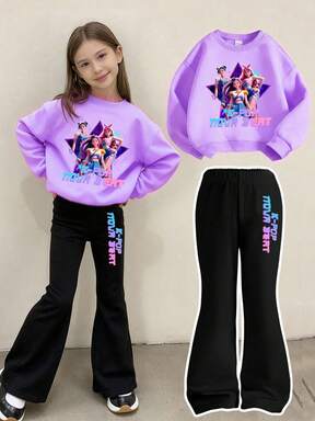 两件套少女休闲韩流卡通印花长袖圆领卫衣和喇叭裤套装，舒适日常及度假穿着，适合秋冬季节，韩流风格服饰