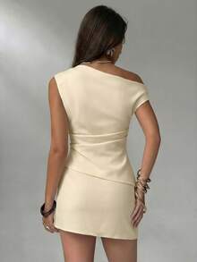 Aloruh 女士夏季纯色杏色连衣裙，简约斜肩优雅褶裥装饰迷你连衣裙，无袖夏季连衣裙，办公室通勤休闲连衣裙 - 杏色 - 查看 3