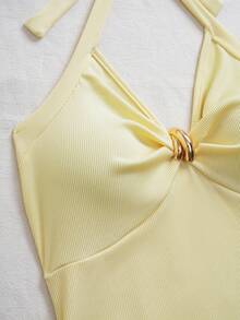 Modelyn 性感V领扭结露背吊带修身针织上衣（女款） - 黃色 - 查看 5