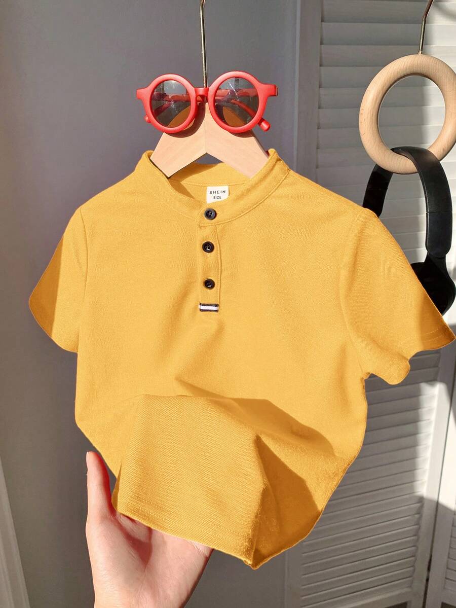 SHEIN Tween-Jungen Lässig vielseitige bequeme Poloshirt mit Stehkragen und Reißverschluss, locker geschnitten, kurzärmlig, einfarbig, geeignet für Pendeln, Schule, Lässig, Urlaub, Sport, Frühling/Sommer - Gelb - Übersicht 1