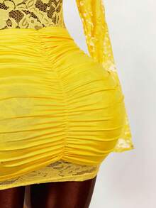 Amplova 女士蕾丝衬衫搭配复古红色薄纱抽绳下摆迷你修身连衣裙，波西米亚风派对装扮 - 黃色 - 查看 11
