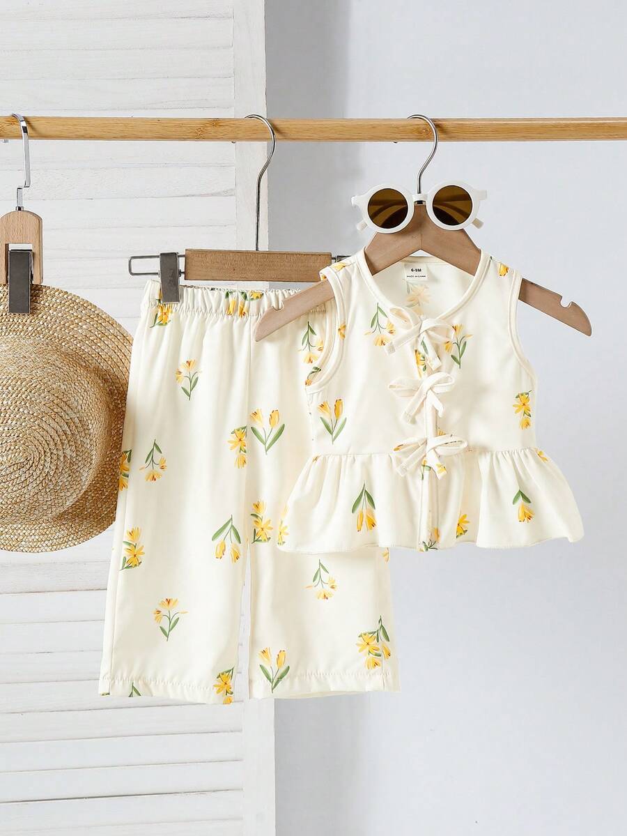 SHEIN Bộ đồ mùa hè cho bé gái, phong cách thường ngày, họa tiết hoa và bướm, gồm áo peplum không tay và quần ống rộng. - Màu be - Xem 1