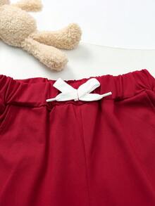 SHEIN Explorewe 2 pièces/set Jeune garçon Décontracté Sports Collège Chic Mignon Cool T-shirt à motif W + Short, Convient pour le port quotidien, l'école, les sorties, les sports, le printemps/l'été. Offre de multiples options d'assortiment pour les jeunes garçons, augmentant la diversité des combinaisons vestimentaires. La conception d'ensemble est simple et généreuse, confortable et à la mode à porter. Les garçons portant cet ensemble de t-shirts se sentiront à l'aise et arboreront une image mode décontractée. Cet ensemble de tenues deviendra un choix pratique et élégant dans la garde-robe des jeunes garçons. - Multicolore - Voir 7