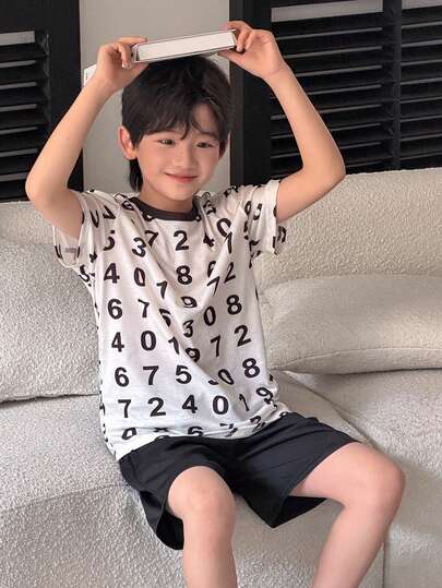 2pcs Tween Boy Casual Numeric Allover Print Round Neck Short Sleeve Shorts Loose Fit Pajama Set