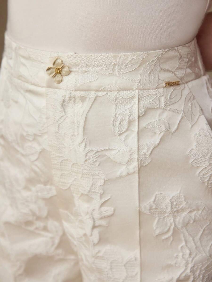 MOTF PREMIUM JACQUARD SEAM FRONT SLANT POCKET SHORTS - White - View 2