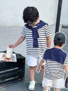 SHEIN Little Byeori 两件套男童休闲运动学院风文艺复古黑白条纹圆领T恤搭配白色短裤，配披肩装饰，适合儿童穿着，适合男童返校穿着，也适合生日派对、晚宴、演出、婚礼、洗礼、开幕式、日常穿着，适合上学、旅行、度假，适合春夏季节穿着。 - 藏蓝色 - 查看 2
