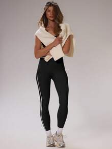 Musera Sport Sport Contrast Piping Fitted Crop Top And Crossover High Waist Leggings Co-Ord Set Cinched Stretch Padel Autumn Fall  Activewear Sport Gym Workout Lounge Ski Fitness Off Piste Yoga Pilates Daily Casual