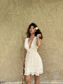 Serisse 女士夏季性感沙滩度假风纯色褶皱深V领收腰短裙 - 杏色 - 查看 4