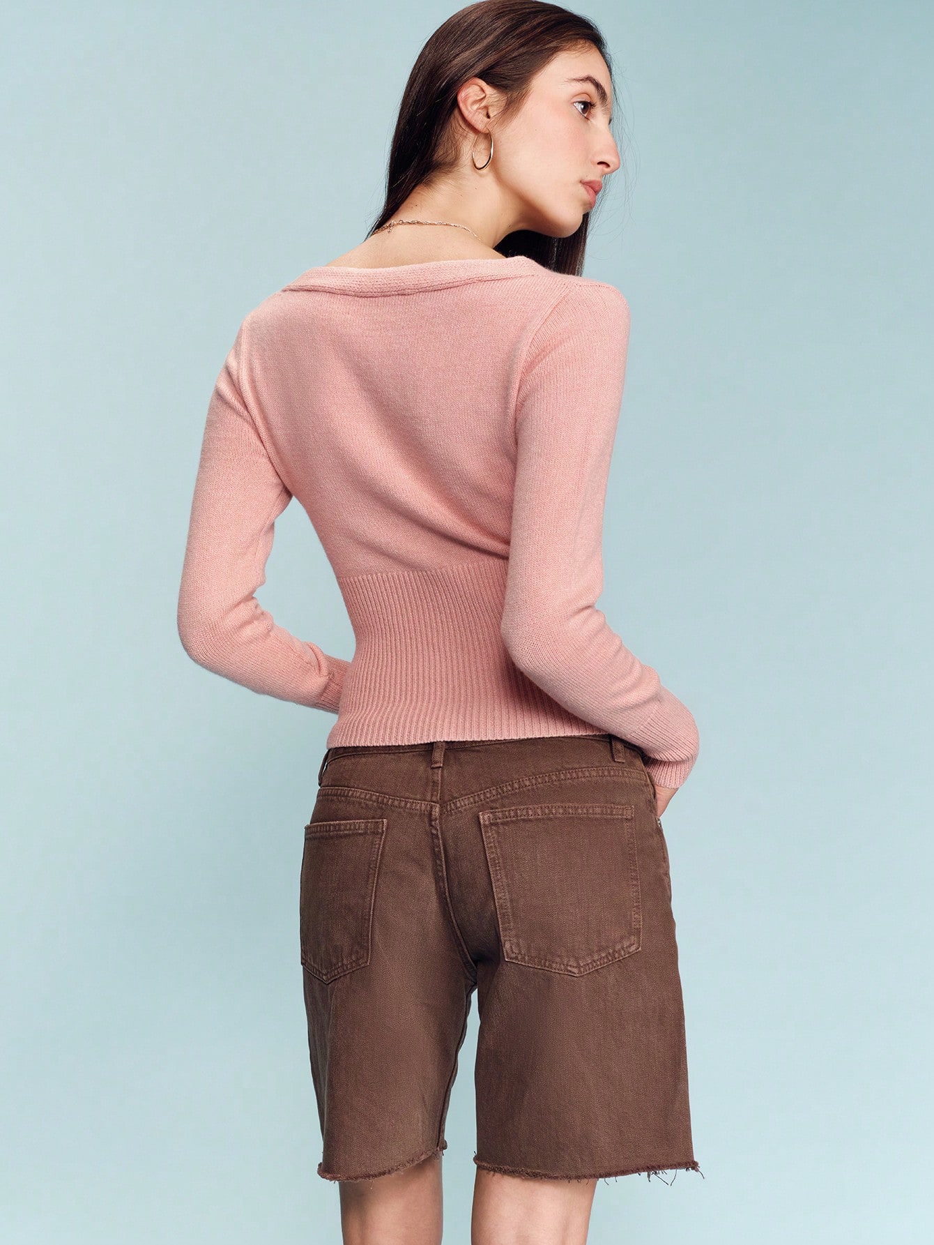 Rosa Wickel-Stil Strickpullover mit V-Ausschnitt Knopfdetail und weicher anliegender Silhouette, gemütlich, feminin, Frühling Sommer Strick im französischen Stil, Pariser Stil Damenpullover, Damen Strickpullover Rosa, Damen V-Ausschnitt Pullover Langarm Top