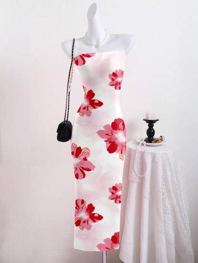 少女碎花抹胸连衣裙，适合夏威夷郊游、时尚个性、日常穿着、度假、街头风，四季皆宜，春、夏、秋、冬皆可。